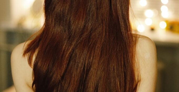 A guide on how to get food smell out of a wig
